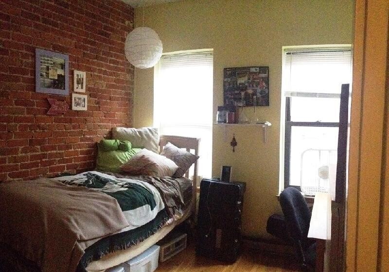 Building Photo - 28 Symphony Rd