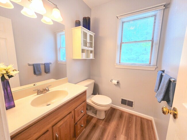 Building Photo - 9 Wisteria Ln