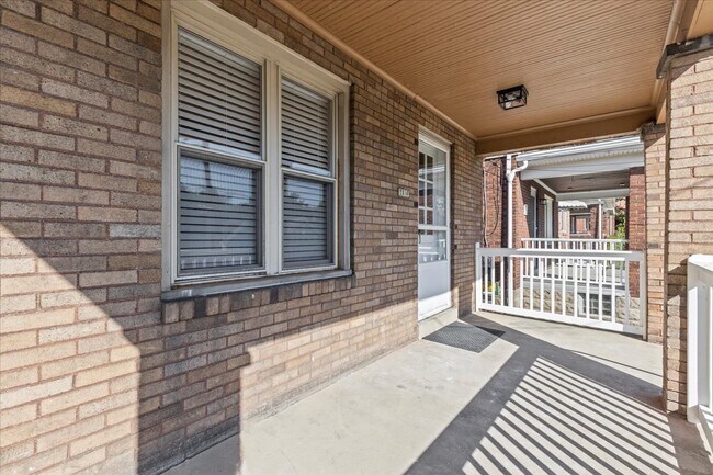 Building Photo - 2816 Clermont Ave