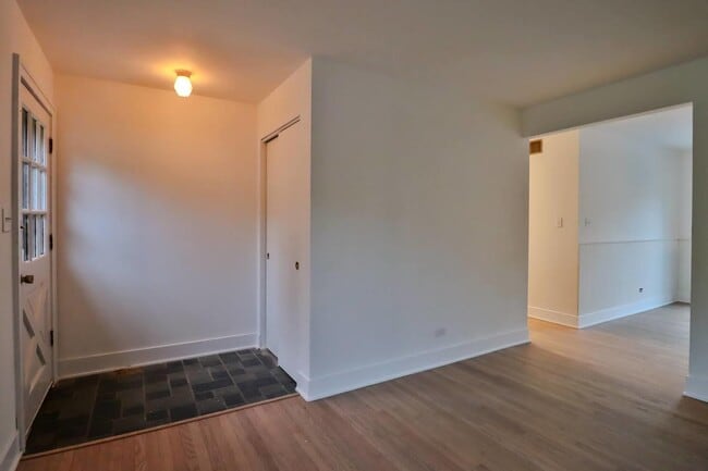 Building Photo - 30W162 Claymore Ln