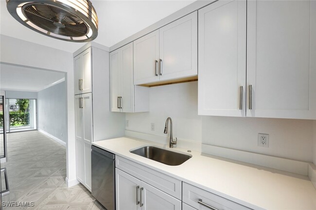 Building Photo - 212 Banyan Blvd