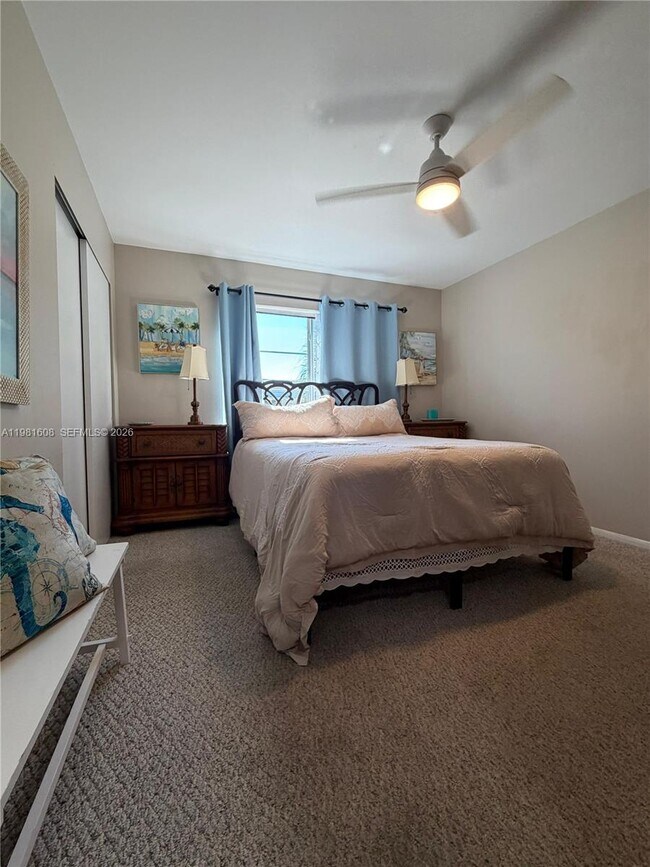 Building Photo - 1832 Sunny Dr