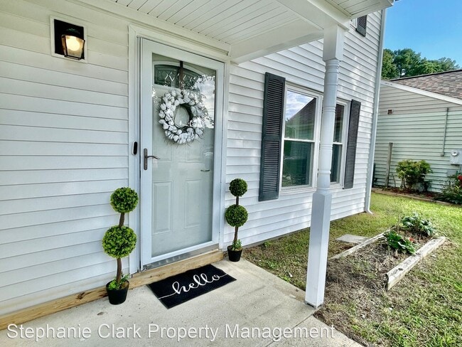 Building Photo - 5 br, 3.5 bath House - 1317 Beacons Reach ...