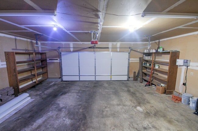 Building Photo - Rent 3 bed property for $2750 per month