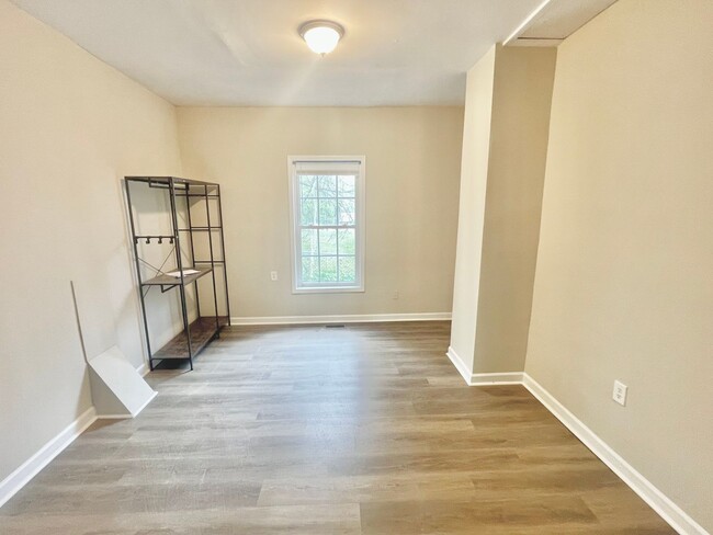 Building Photo - 1004 Highland Ave