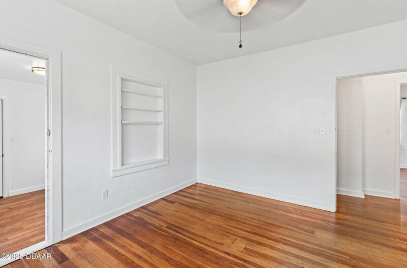 Building Photo - 436 N Oleander Ave