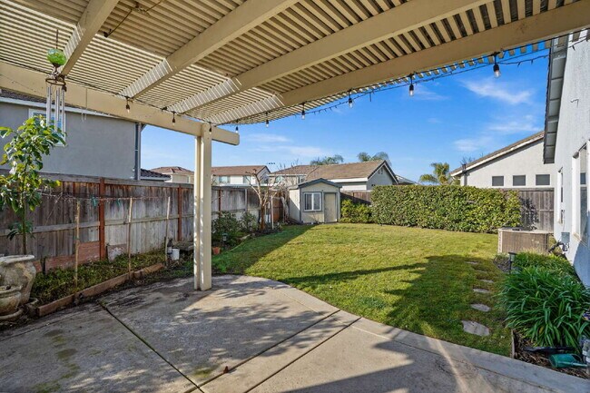 Building Photo - Charming 3-Bedroom Home with Pool