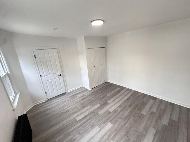 Building Photo - 109 S 7th Ave