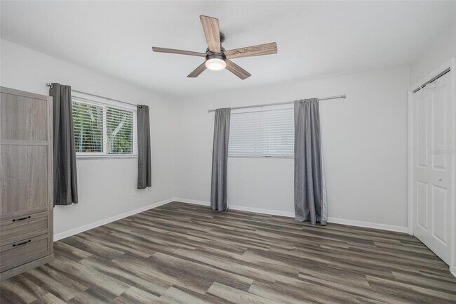Building Photo - 211 Timberlane Dr