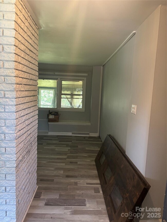 Building Photo - 6225 Branch Hill Cir