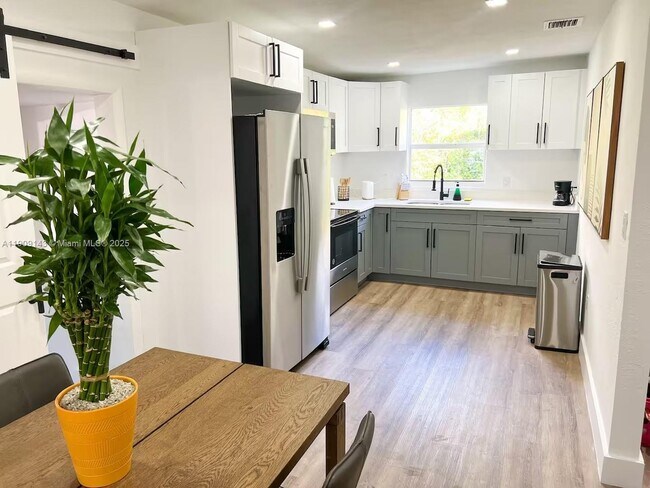 Building Photo - 1025 NW 55th St