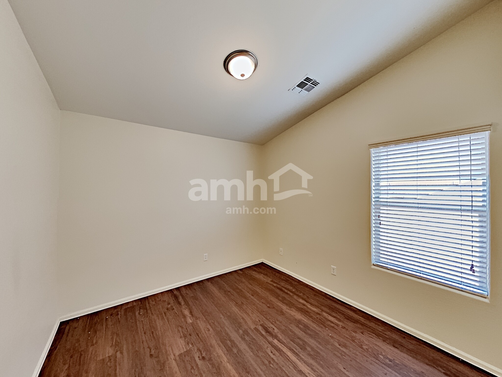 Building Photo - 17568 W Voltaire St