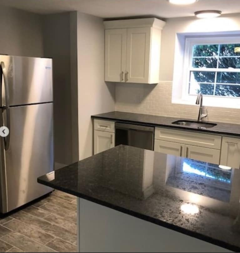 Building Photo - 20 Thomas Ave