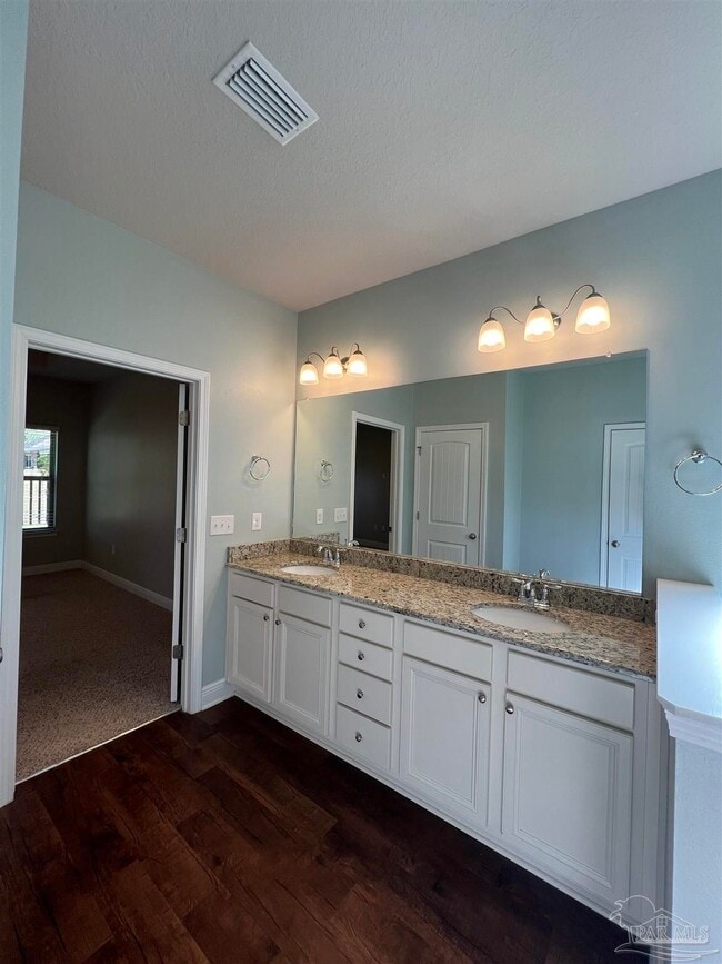 Building Photo - 4128 S Cambridge Way