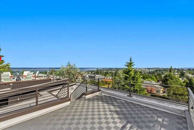 Building Photo - Hilltop Gem w/ AC and 360° Rooftop Views (1st Month Free)