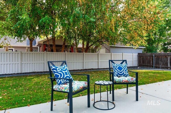 Building Photo - Beautiful, 3 Bed 2 Bath Home Featuring a 3 Car Garage with EV Charging Station!!