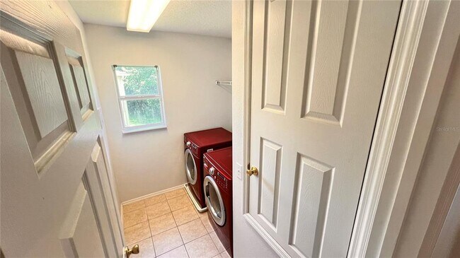 Building Photo - 612 Old Pine Ct