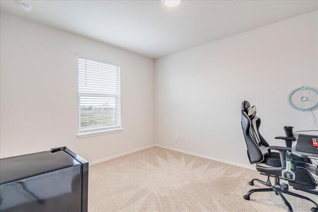 Building Photo - 125 Frogmore Lp