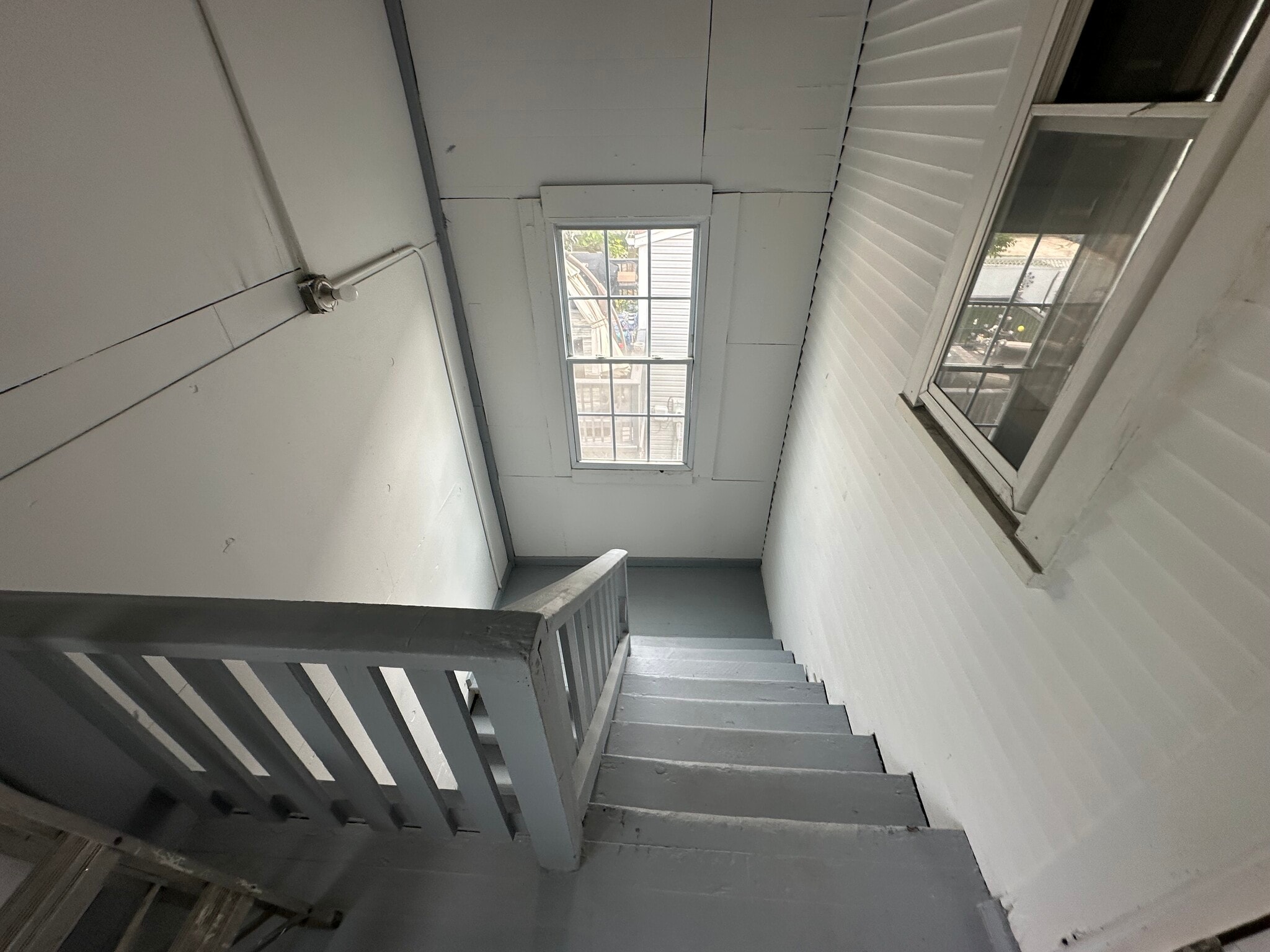 Building Photo - 1108 Lathrop Ave