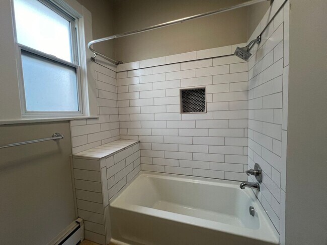 Building Photo - Charming 3 bedroom home in downtown Colorado Springs