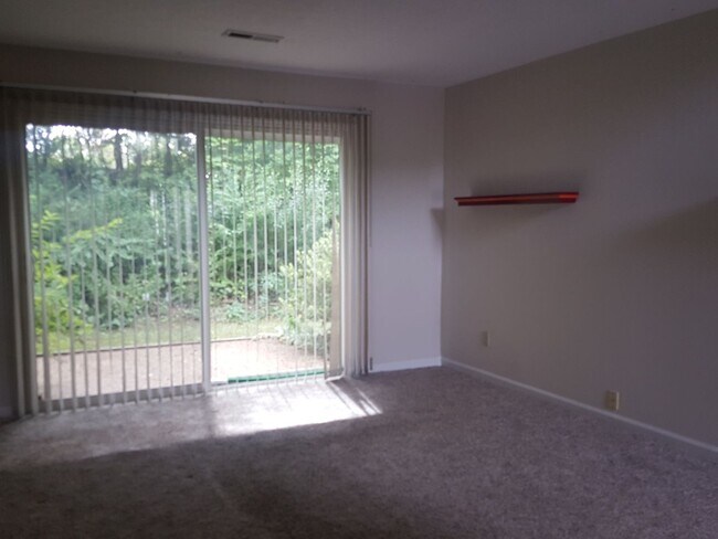 Building Photo - 113 Silverleaf Ln
