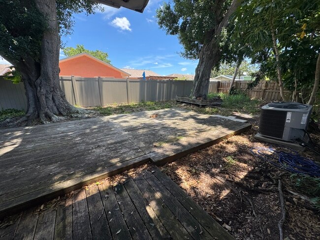 Backyard - 6959 Aberfeldy Ave N