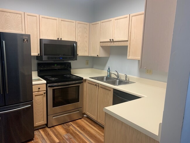 Kitchen - 212 Bentley Pl