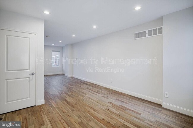 Building Photo - 2028 E Firth St