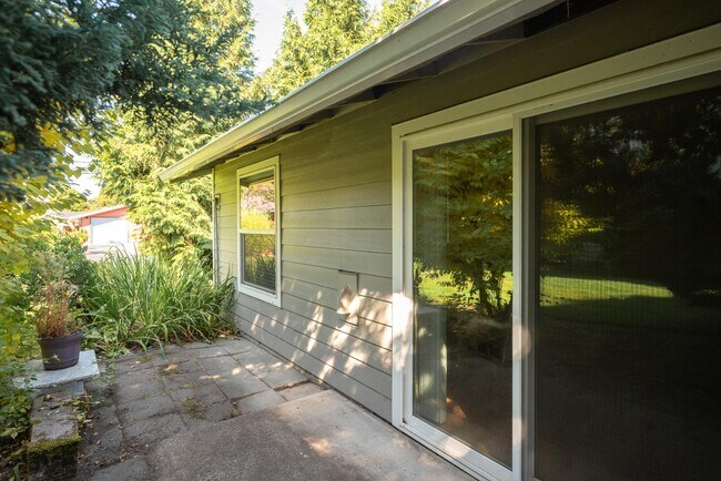 Building Photo - 5470 SW Alger Ave