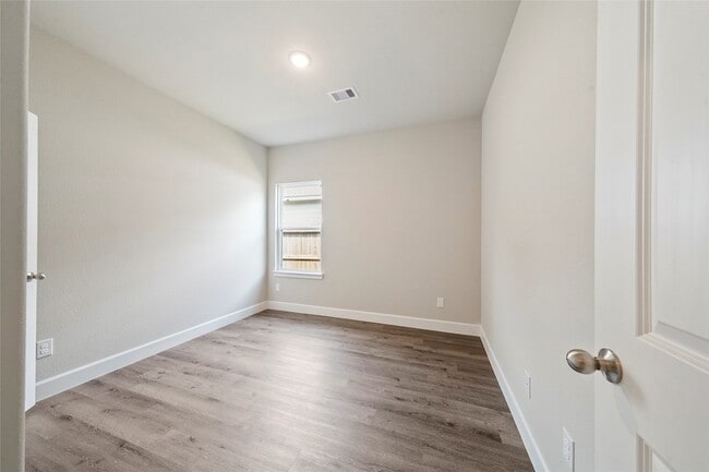 Building Photo - 412 Avenue H