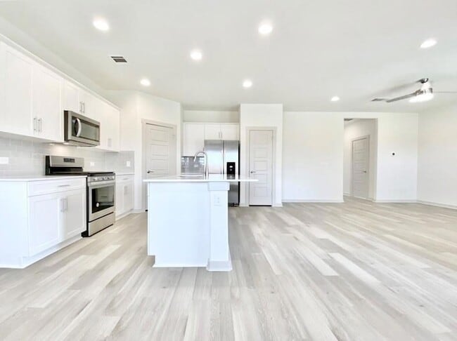 Building Photo - 1005 Winnsboro Lp