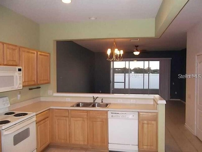 Building Photo - 4866 Pond Ridge Dr