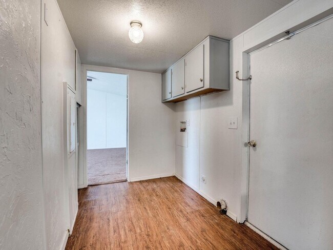 Building Photo - 3bed/2bath Mobile Home on 1.2 Acres Availa...