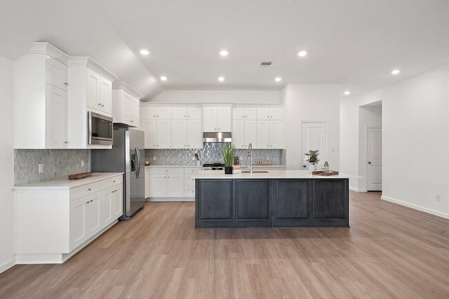 Building Photo - 4823 Shimmer Side Dr