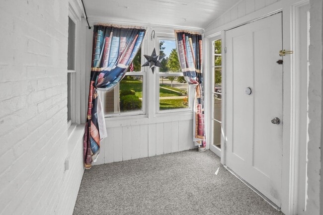 Building Photo - 217 S Cross St