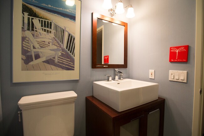 Building Photo - 2508 Arizona Ave