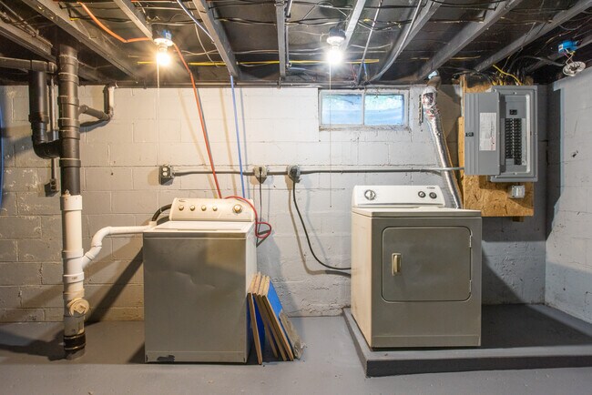 Building Photo - 1353 Bissell St