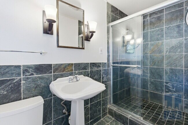 Building Photo - 6809 Columbia Dr