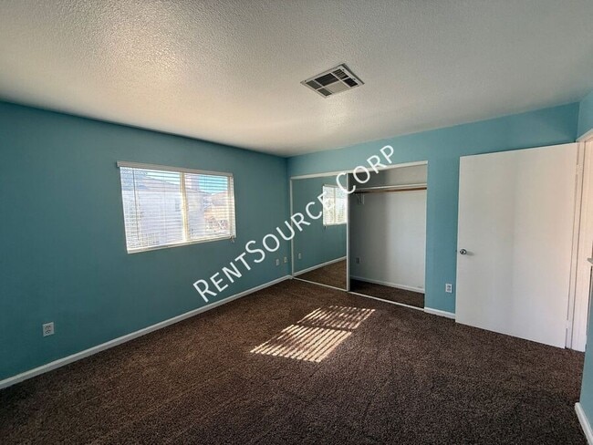 Building Photo - 1602 W Ave H-4