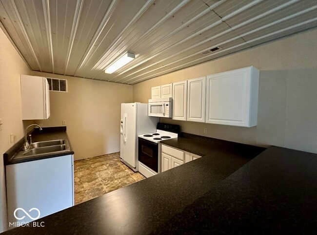 Building Photo - 2908 County Rd 1000 S
