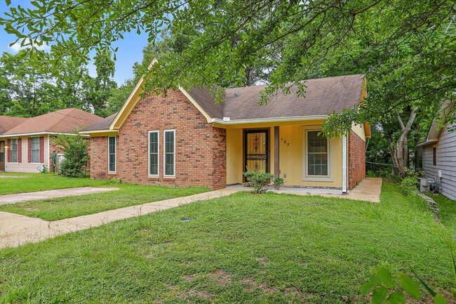 Building Photo - 757 Sandy Ln