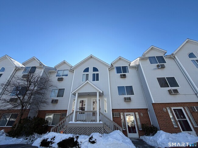 Building Photo - 925 Oronoke Rd