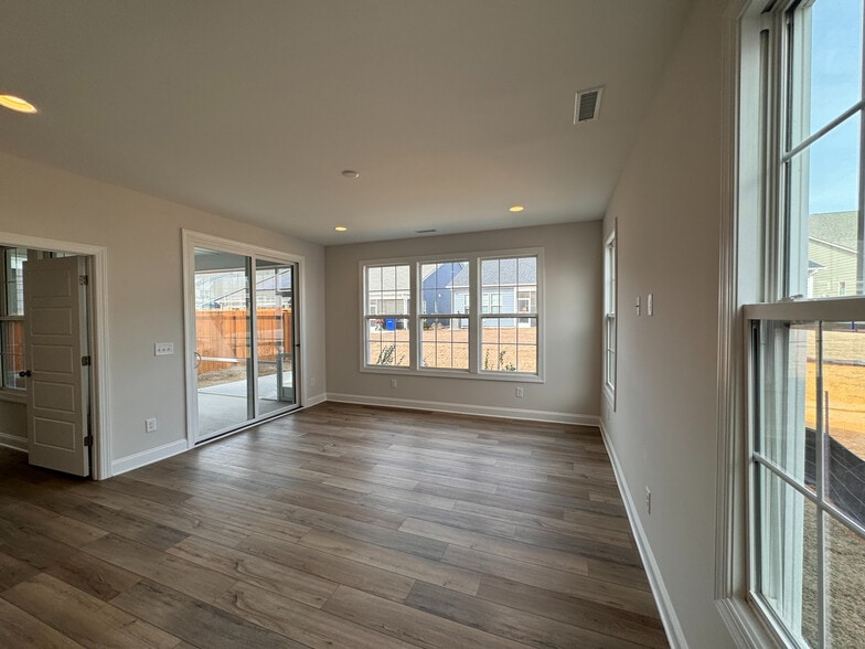 Building Photo - Room in House on Greatland Rd