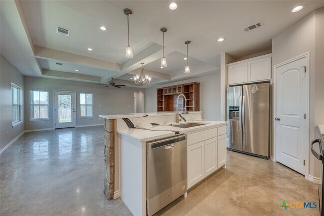 Building Photo - 1516 Stonecrest Dr