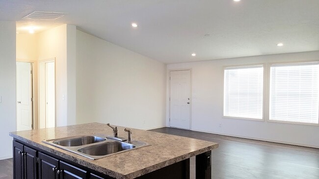 Building Photo - 1290 San Miguel St