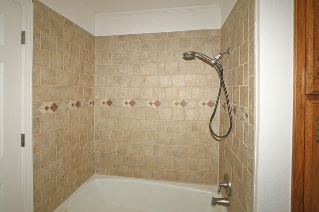 Building Photo - Beautiful 4 bedroom rental in Puckett West!