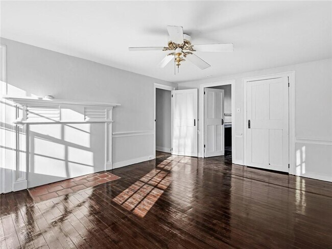 Building Photo - 1382 Hope St