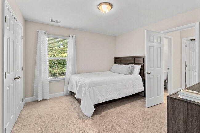 Building Photo - 6508 Satjanon Dr