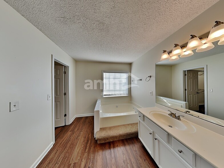 Building Photo - 4156 Glenaire Way NW