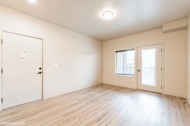 Building Photo - 3rd floor 2 bed, 1bath Apartment!